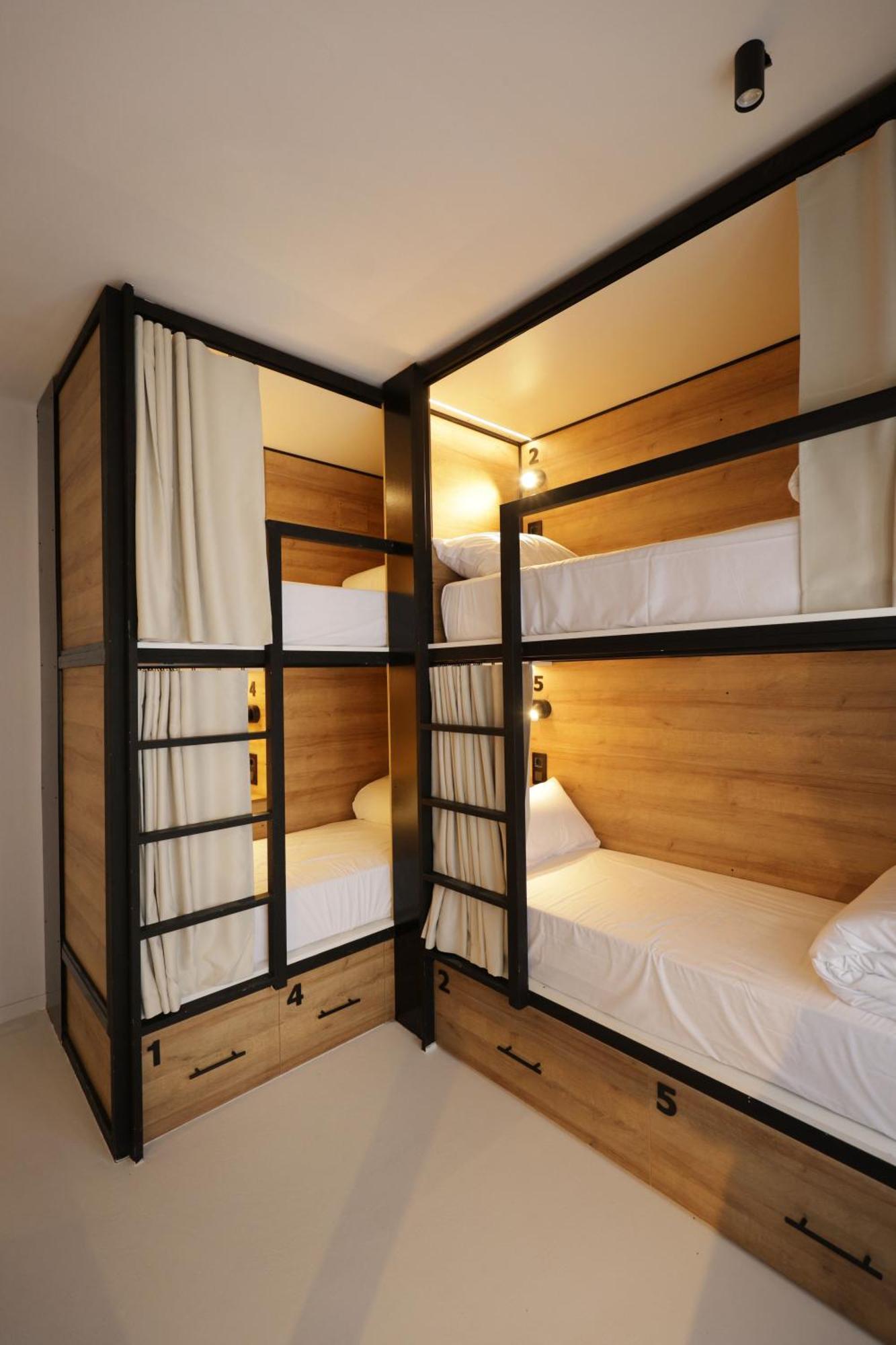 Black And White Hostel Palamos Room photo