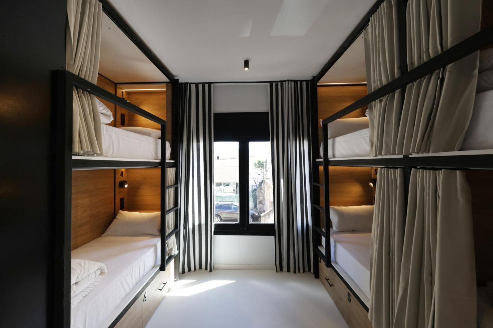 Black And White Hostel Palamos Room photo